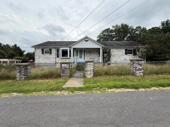 159 7th St, Mount Hope, WV 25880