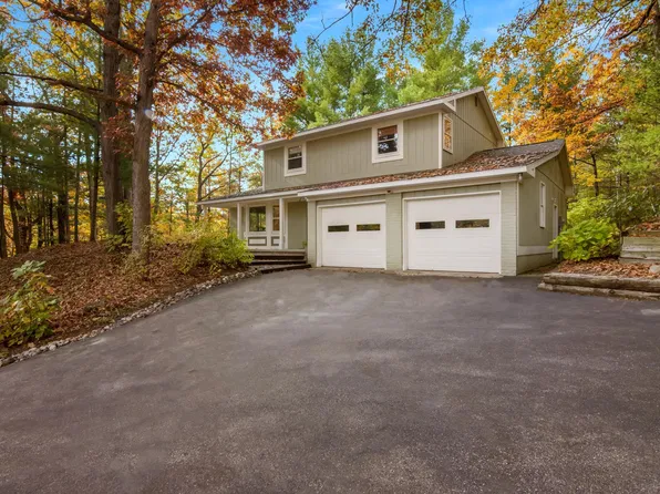 2161 Cuyahoga Ct, Traverse City, MI 49686