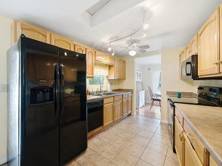 7505 Fairlane Ave — Photo 12