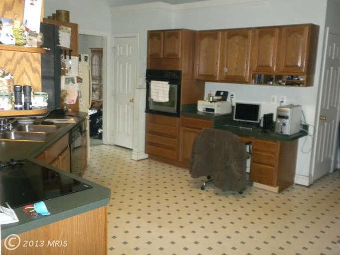 2nd image of 4141 Robinson Rd