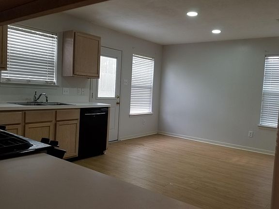 5th image of 839 Autumn Point Ln