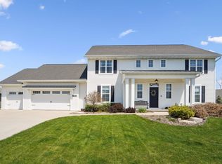 2952 W Old Oak Dr, Appleton, WI 54913