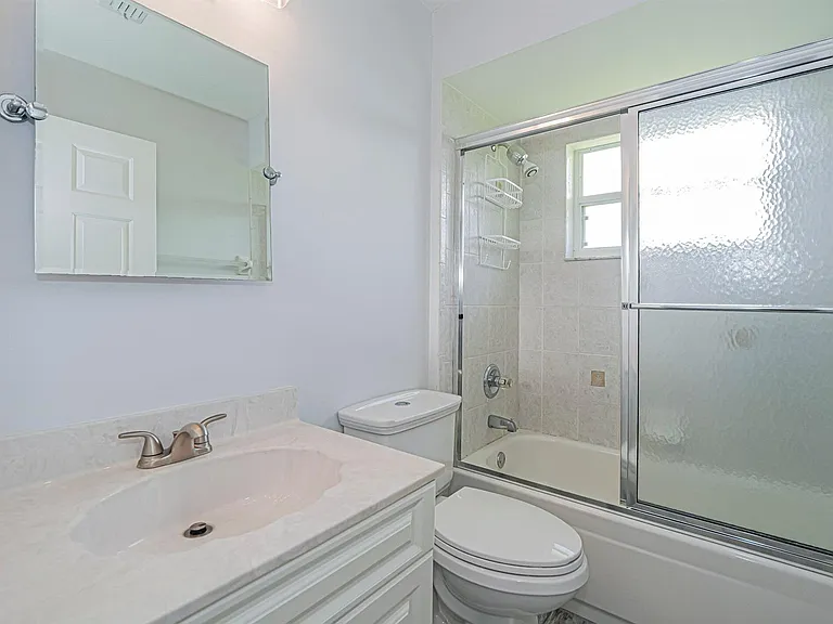 725 23rd Ave — Photo 1