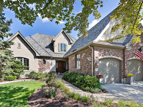 76 Forest Gate Cir, Oak Brook, IL 60523