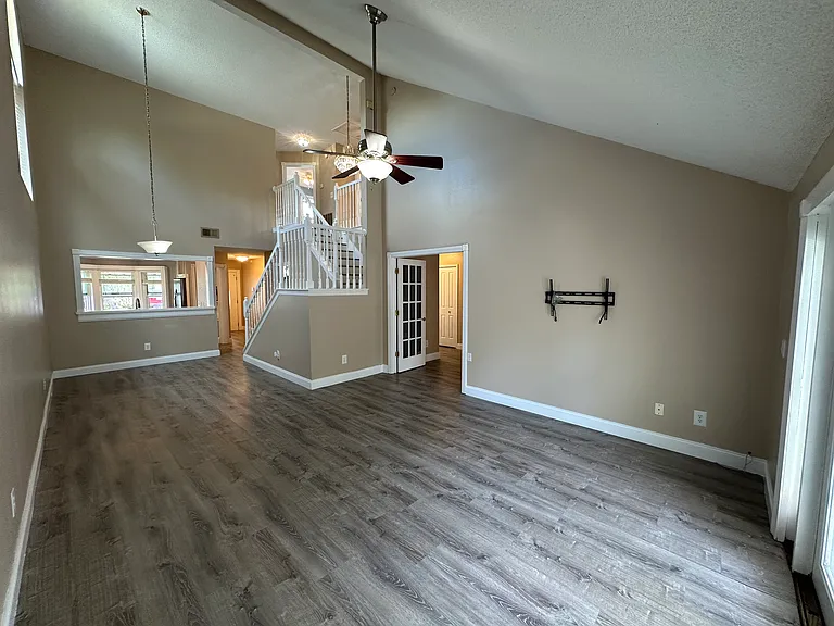 1724 Chatham Cir — Photo 1