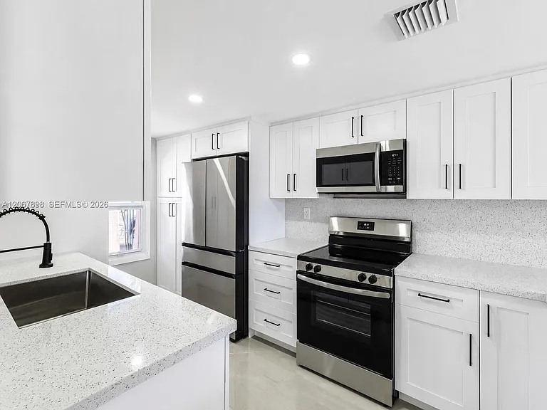 14125 Kendale Lakes Cir — Photo 1