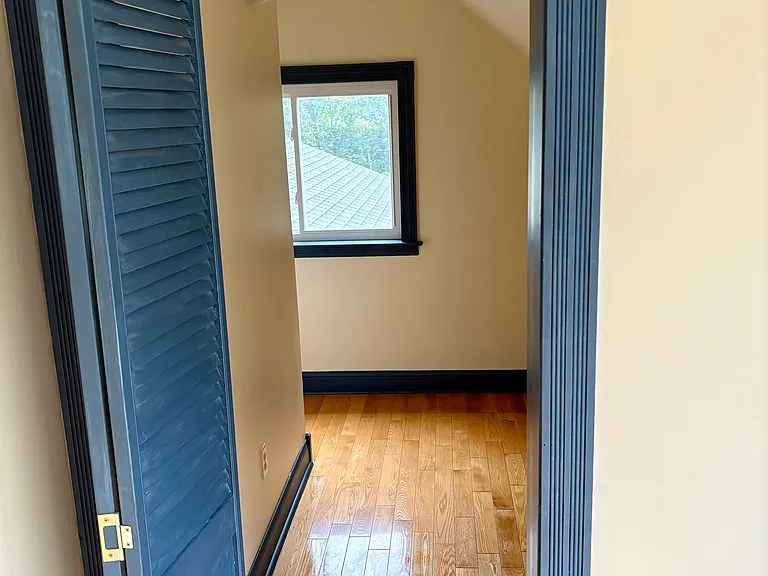 Bonus room for office or storage