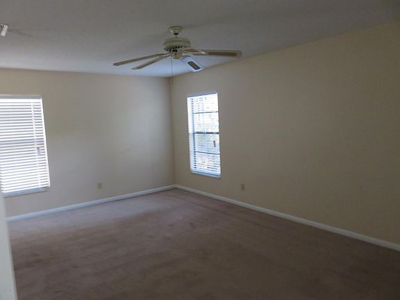 2nd image of 1020 NE 30th Ave APT 104