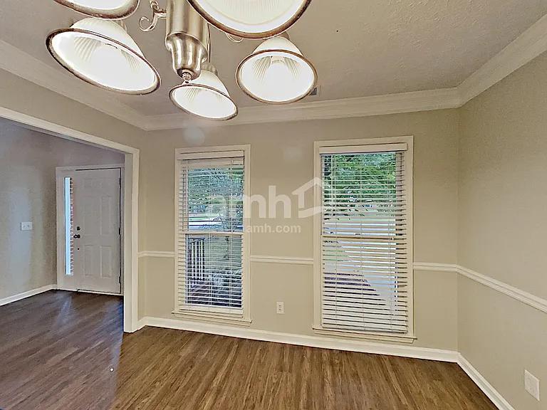 375 Saybrooke Xing — Photo 8