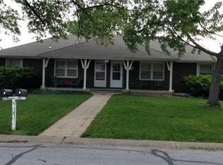 402 SE Melody Ln, Lees Summit, MO 64063