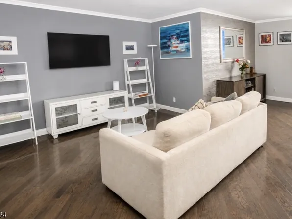 100 Manhattan Ave #1612, Union City, NJ 07087