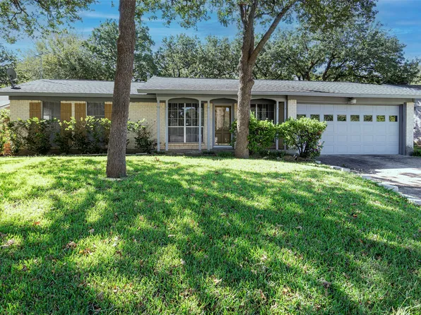 10 Honor Oak Ln, Bedford, TX 76022