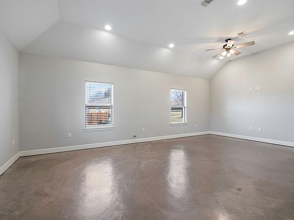 5th image of 1021 N Maple St