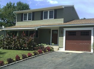 50 Lawrence Ave, Holbrook, NY 11741