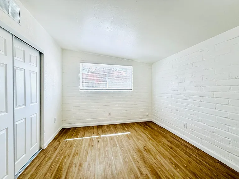 The Derby Apartments — Photo 33