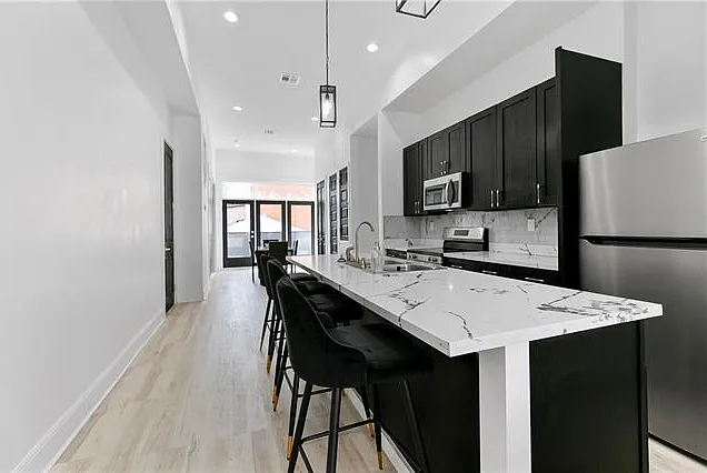 4 bed, 4.5 bath, 1337 sqft, $4,500 — Photo 4