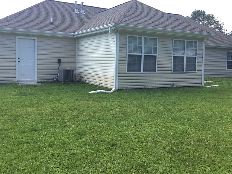 129 Pella Ln — Photo 3