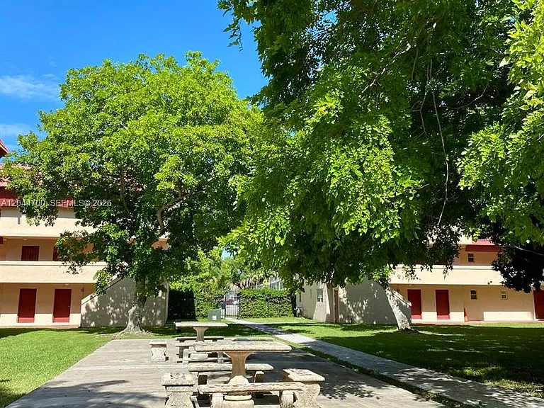 10901 N Kendall Dr #210 — Photo 16