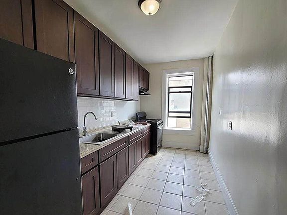 2nd image of 188 Parkside Ave APT A4w