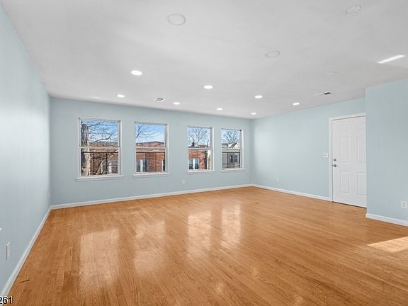 4th image of 219-221 Clinton Pl