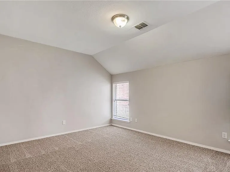 2425 Ravenhurst Dr — Photo 6
