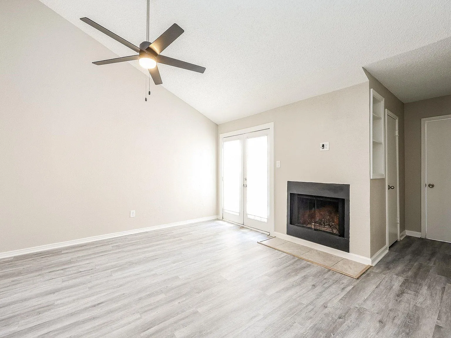 3 bed, 2.0 bath, 1042 sqft, $1,550 — Photo 4