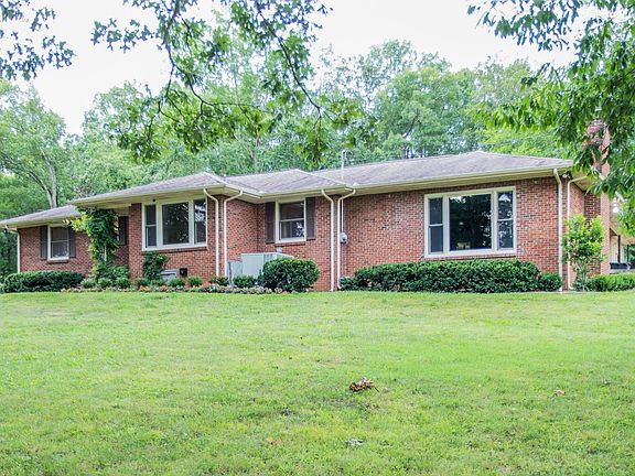 3rd image of 837 Belton Dr