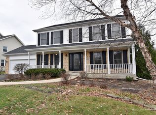 662 Chasewood Dr, South Elgin, IL 60177