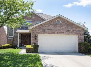 5806 Pointe Pl, Cincinnati, OH 45244