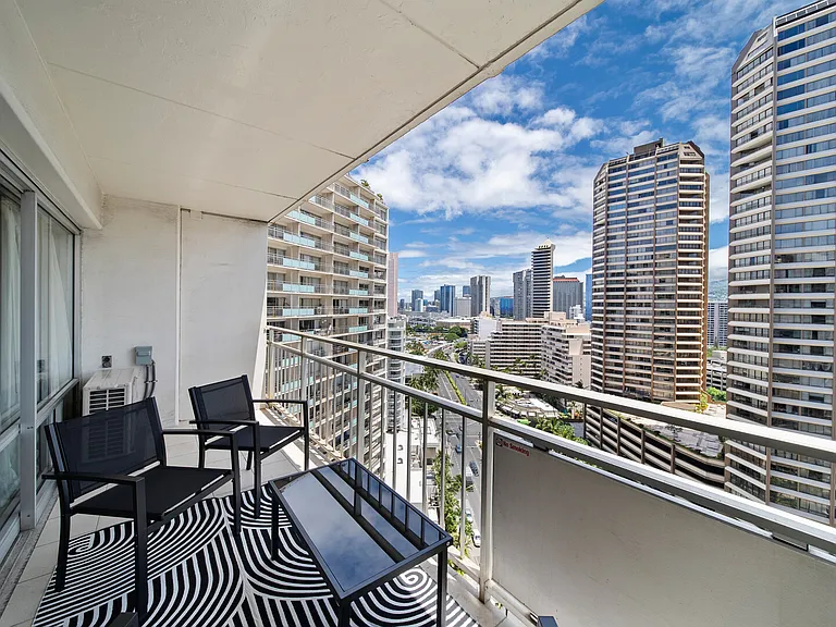 Ala Moana Blvd — Photo 19