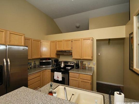 2nd image of 601 E Briarsprings Cir