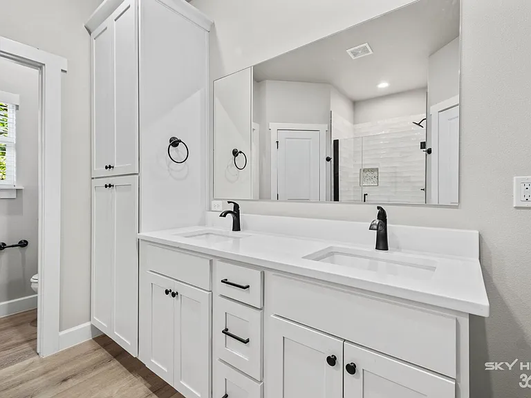 221 Dogwood St — Photo 4