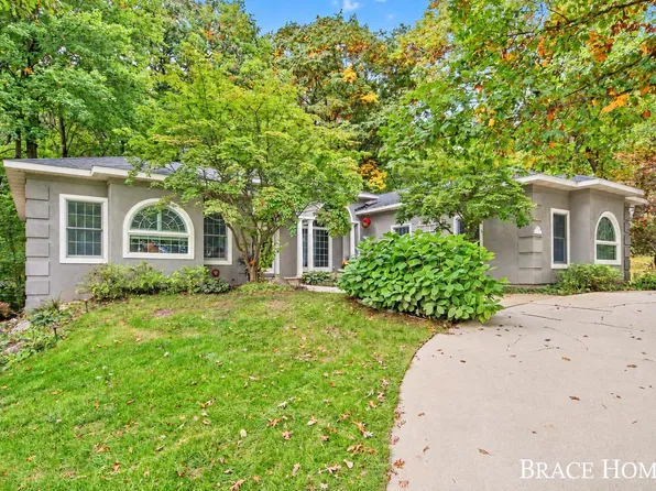 7997 Therese Ct SE, Caledonia, MI 49316