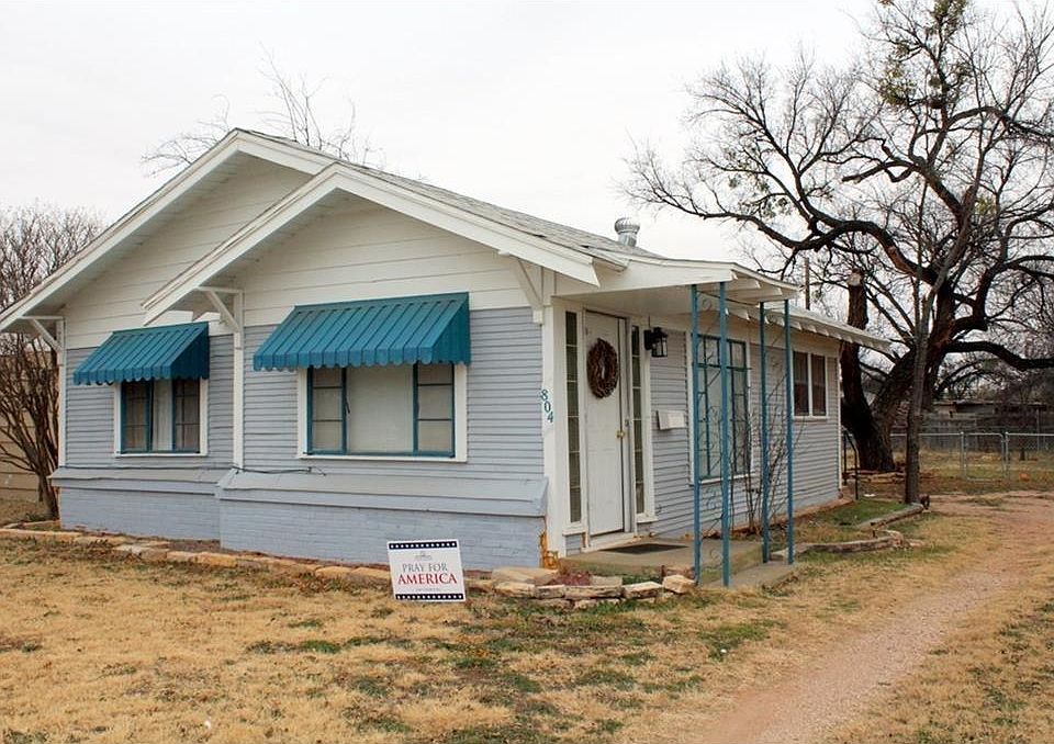 2nd image of 804 N Ave E
