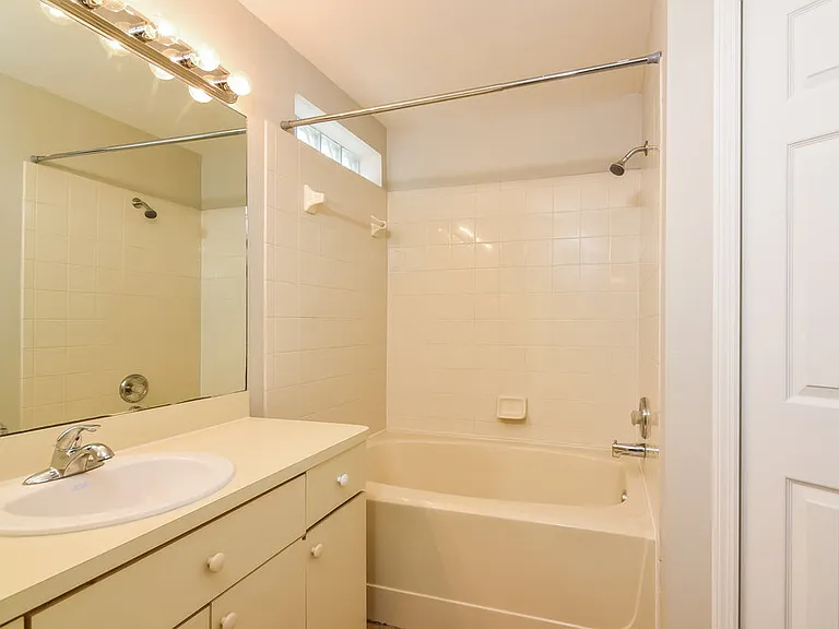 725 Cape Cod Cir — Photo 10