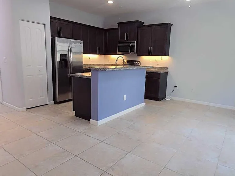 243 SW 7th Ct #243 — Photo 5
