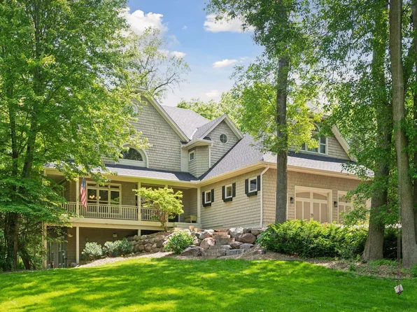 5955 Charleston Cir, Shorewood, MN 55331