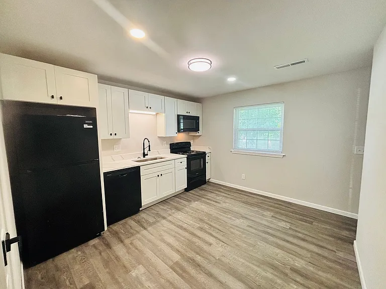 101 N Oak St #10 — Photo 7