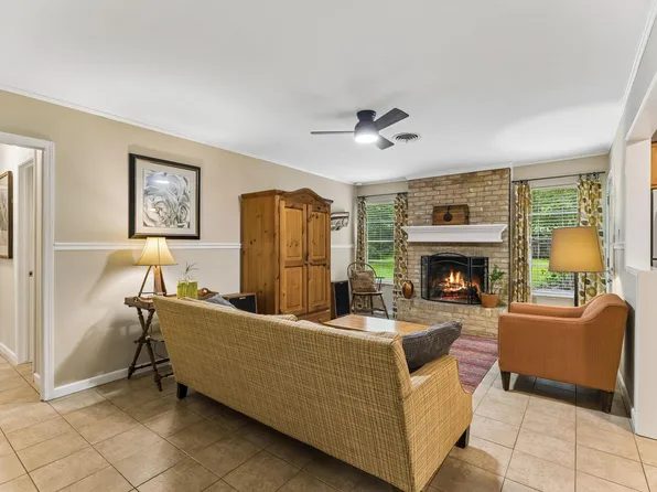 6902 Notre Dame Dr, Austin, TX 78723