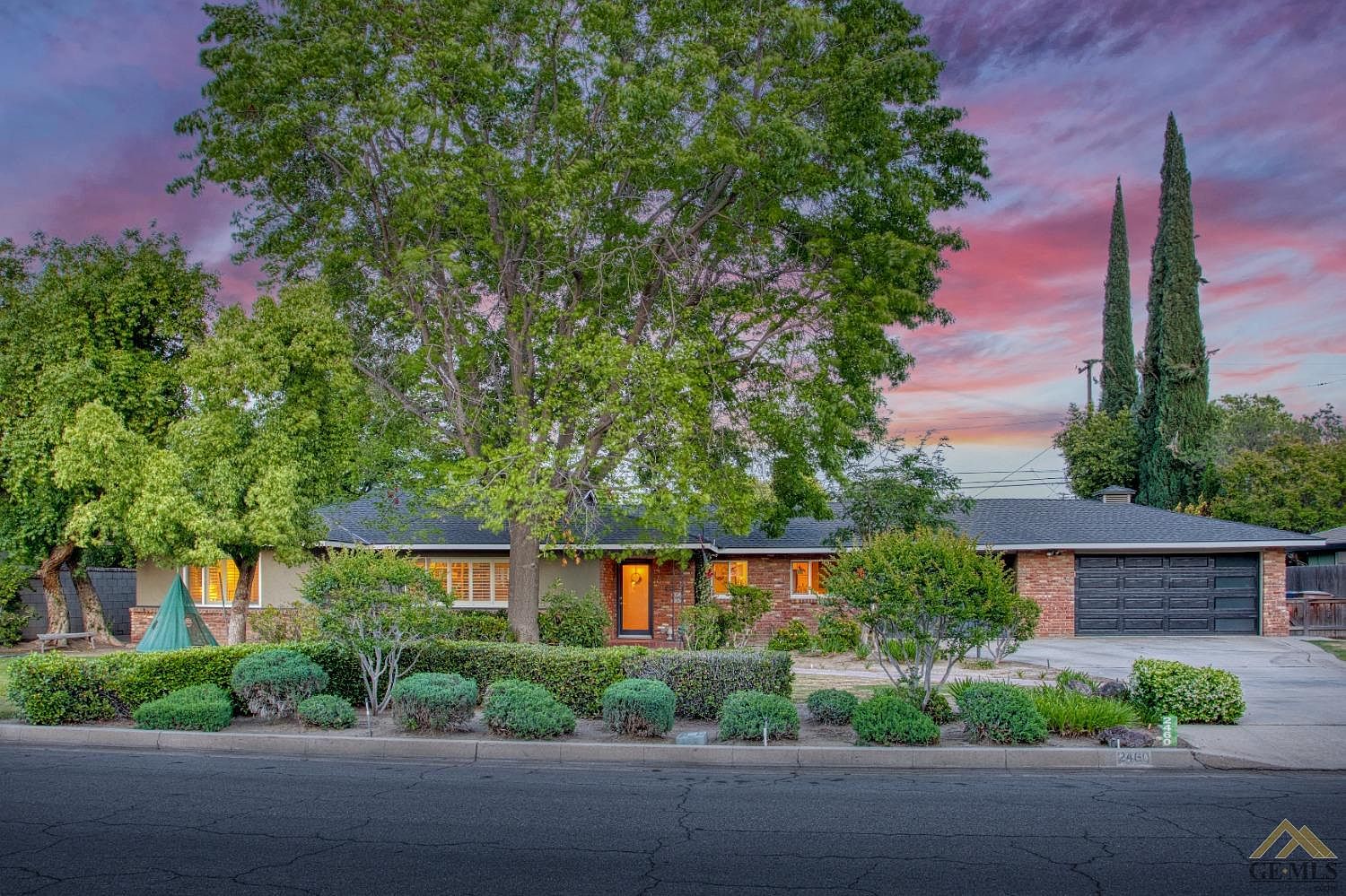 2460 Pine St, Bakersfield, CA 93301 Zillow