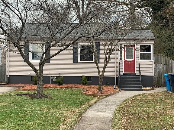 2nd image of 124 Clover Ave NE