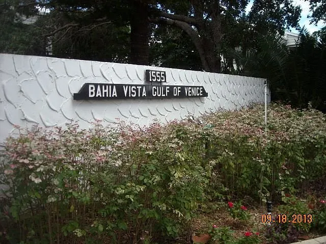 1BR/1BA Newly Renovated Canal front Condo on Venice Island — Photo 4