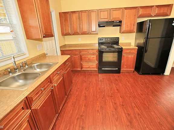 5th image of 1320 Longwood St