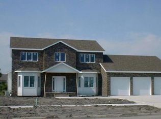 1502 S 38th St, Grand Forks, ND 58201