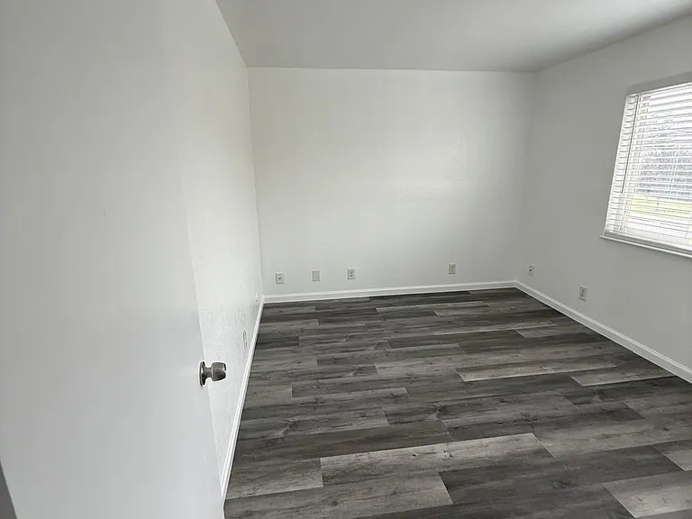 27043 Tyrrell Ave #3 — Photo 12