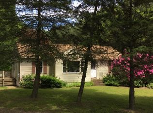 2 Barnett Ln, West Greenwich, RI 02817