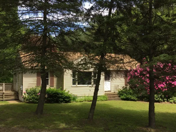 2 Barnett Ln, West Greenwich, RI 02817