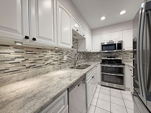 5th image of 4607 W Fig St Unit 209