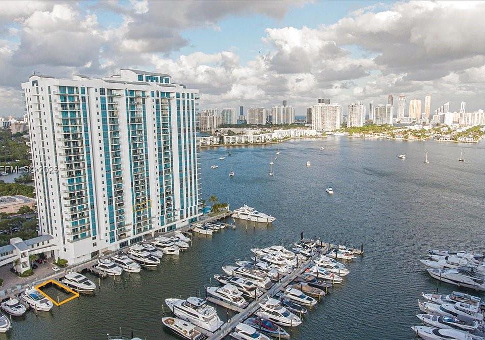 2nd image of 17111 Biscayne Blvd
