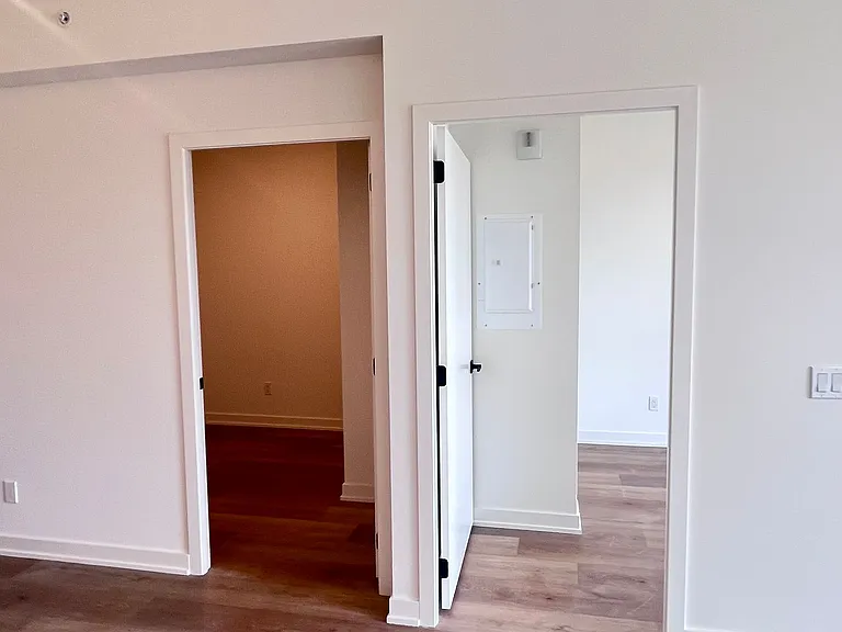 33 Erie Ave #402 — Photo 18